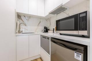 Yarra Edge - River & Skyline Views with Shared Pool - 8