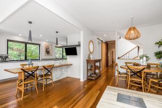 Luxurious Beachside Oasis with Ocean Views - 7