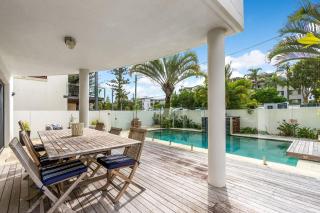 Luxurious Beachside Oasis with Ocean Views - 5