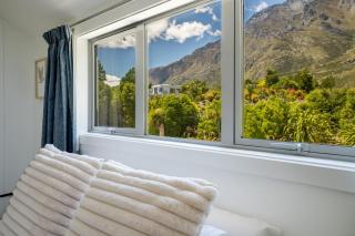 Queenstown Luxury Lakeside Private Estate 4 Bedroom House - 1