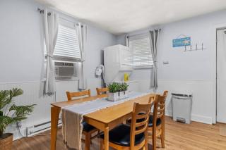 Seaside Retreat 5 Min Walk to Beach BBQ & Fire Pit WiFi Cozy & Relaxing - 7