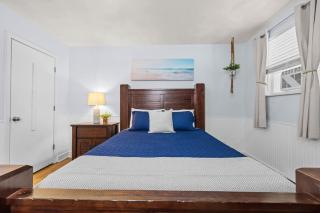 Seaside Retreat 5 Min Walk to Beach BBQ & Fire Pit WiFi Cozy & Relaxing - 1