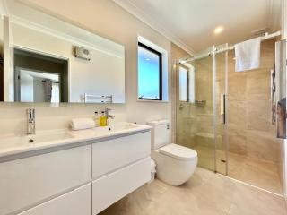 Lakeside Garden - 2 Bedrooms - 6