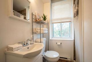 The Terrace at Park Place 2nd floor walk up -cozy 2 bedroom fast WiFi free coffee - 2