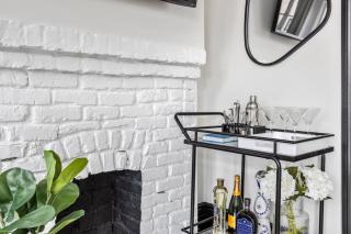 The West Village Penthouse Huge Windows Desk Skylights Cobblestone Street - 7