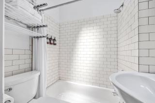 The West Village Penthouse Huge Windows Desk Skylights Cobblestone Street - 6