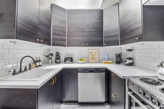 The West Village Penthouse Huge Windows Desk Skylights Cobblestone Street - 1