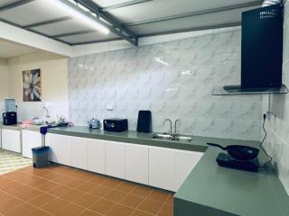 A Classic Heritage Mansion in the Heart of Melaka, Max 12 Pax, Park 6 Cars, Walk to Local Nyonya Restaurants & Tourist Site, COMFY HILL 2 - 1