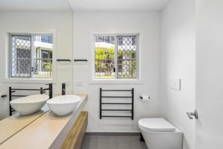 Thirty-Nine Albatross (Apartment 3) - 2