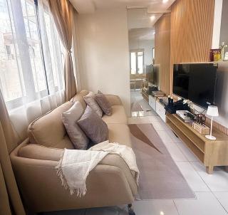 Cozy Japanese - Inspired Home with Balcony - 9