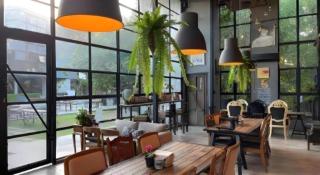 Warehouse18 Pool Cafe Resort - 6