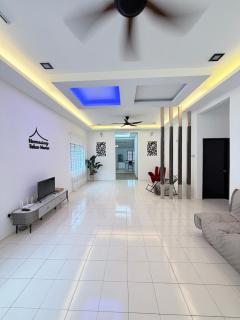 Spacious family-friendly home in Mantin - 0