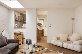 New! Cosy 3BR Split-Level Home with Patio, Chiswick - 5