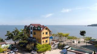 Yeongheungdo Rainbow Ocean View Pension - 1