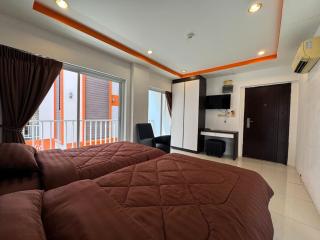 Stylish Pool-View Studio with Balcony - New Nordic VIP 3, Pratumnak - 4