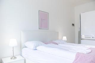 Near Center 2BR Apt for Travellers with WIFI, TV - 2