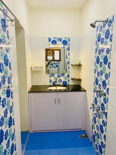 Cozy, Luxurious 1BHK in Sowkya Stays, Kakinada - 1