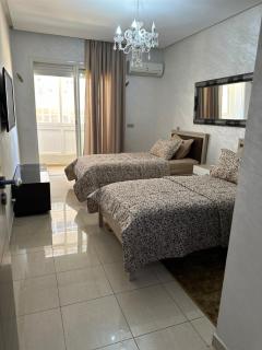 Two BR Family Apt ant Pool few Mins drive to Marina - 9