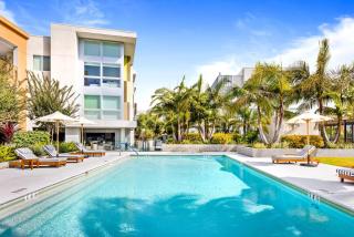 Runway Playa Vista - 4