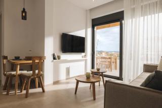 Olive & Tulip Suites- Modern First-Floor Apartment with Sea View - 9
