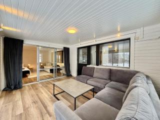 Workers Premium Villa - 5 BR - 10 Beds - Parking - 4