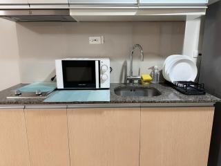 BGC Luxe Condo I Facing Grand Hyatt & Uptown Mall - Manila - 9