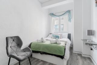 Modern 2BR Apartment with Terrace in Valencia - 5