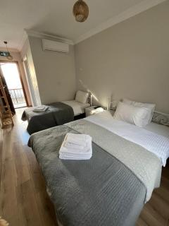 Lokal Ayvalık Guest Rooms - 9