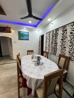 Urban Abode - Full Furnished 2BHK with AC, Kitchen, Wifi and Smart TV - 8