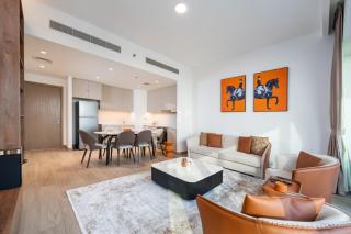 Luxury 2-Bed Retreat with Stunning Creek Views - 5