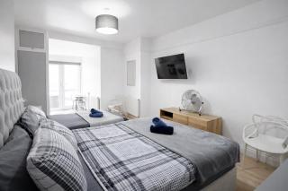 Large Studio Garden Flat on Golders Green Road - 6