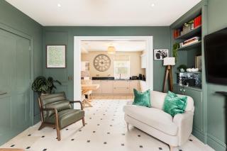 Well Located, Cheltenham 4 Bed Townhouse & Parking - 9