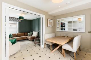 Well Located, Cheltenham 4 Bed Townhouse & Parking - 7