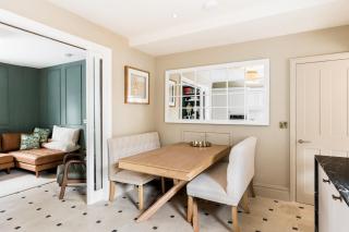 Well Located, Cheltenham 4 Bed Townhouse & Parking - 4