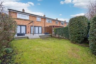 Contemporary 3-Bed House - Parking - By Tempstay - 4