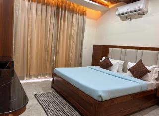 Hotel Kartikey Near Jio Centre - 8