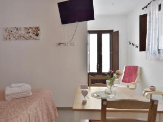 Apartment Romantisches Zimmer mit Jacuzzi by Interhome - 7