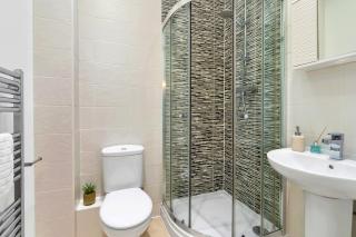 Canalside House Modern and Homely - 3