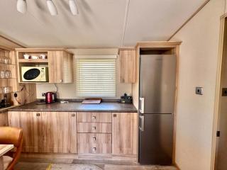 Large Caravan on Forest Edge Park near Ringwood - 8