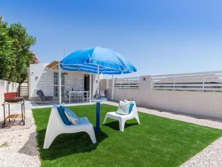 Apartment Oneiro- Unterkunft am Strand mit großer Terrasse by Interhome - 8