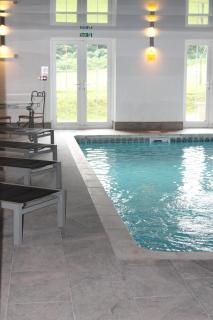 Sleeps 40 luxury house with indoor pool, 3 acres, gym and hot tub - 5