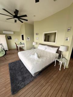 Villa Luminara- Lux Pool, Garden, Retreat & Beach - 1