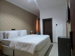 ROSES REGENCY HOTEL AND SUITES - 2