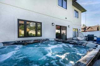 Riverhouse with Hot Tub, Grill, & Fire Pit near GLAC - 4