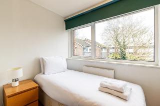 Peaceful Camberwell Home w Parking - 9