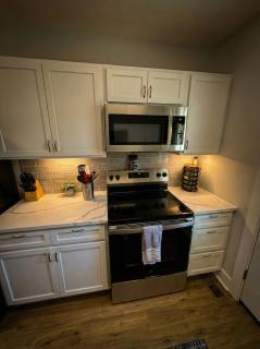 Cozy unit King bed & laundry - 2