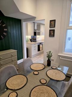 Cosy Central Exeter 2-Bed Walking Distance to Quay - 2