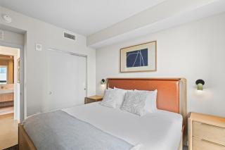 Downtown Stay with Rooftop Pool Amenities - 2