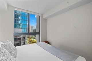 Downtown Stay with Rooftop Pool Amenities - 1