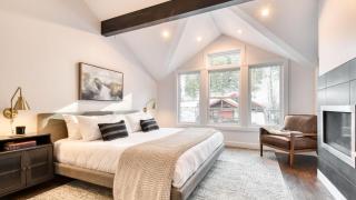 Webster by AvantStay Central Location w Hot Tub and Patio - 7